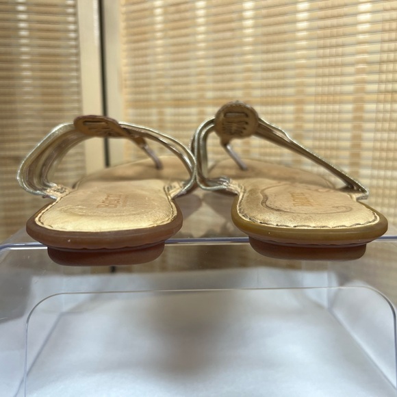 Born Flip Flops, Size: 9 🩴 - Picture 4 of 7